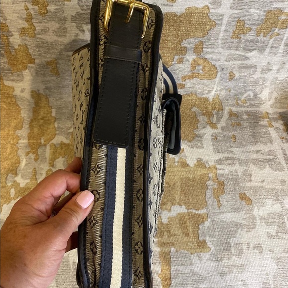 Louis Vuitton Min Lin Mary Kate Crossbody Bag - Picture 5 of 7